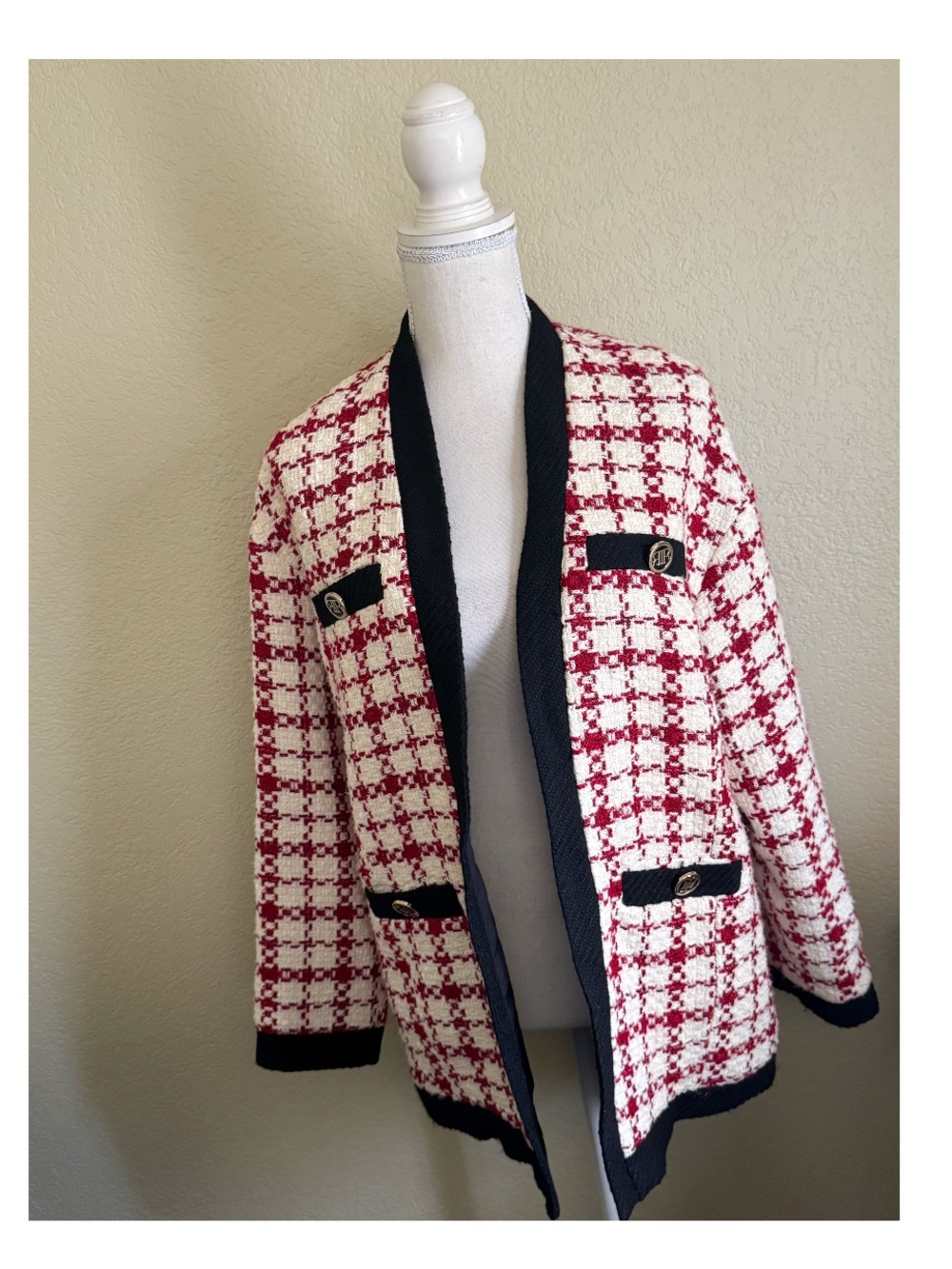 River Island Red & White Bouclé Oversized Cardigan. 4/6 - Picture 2 of 10